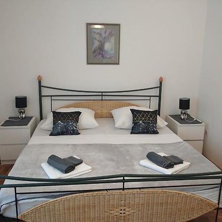 Veky Apartment Jezera Bagian luar foto