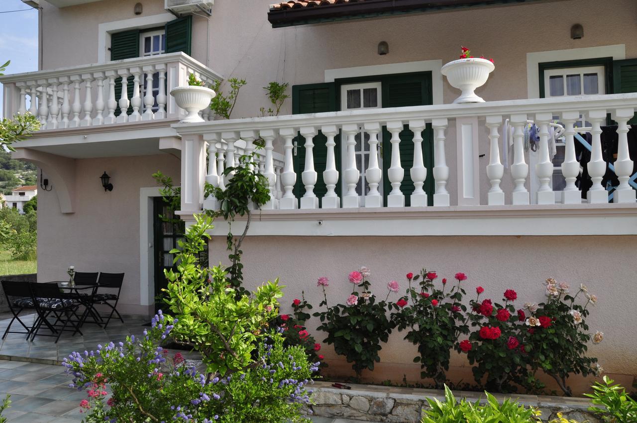 Veky Apartment Jezera Bagian luar foto