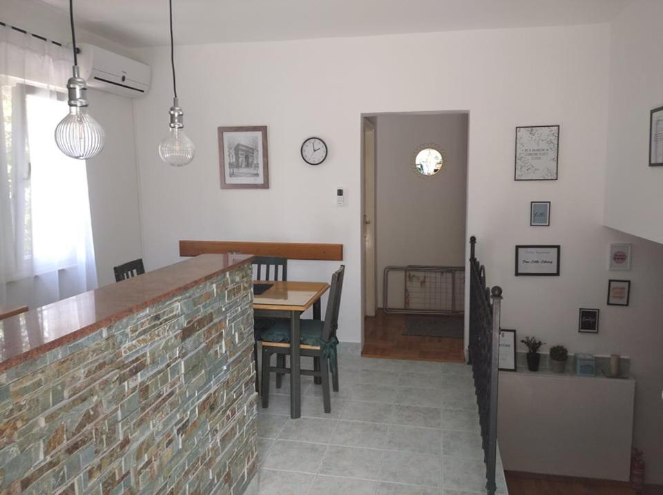 Veky Apartment Jezera Bagian luar foto