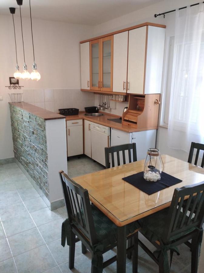 Veky Apartment Jezera Bagian luar foto